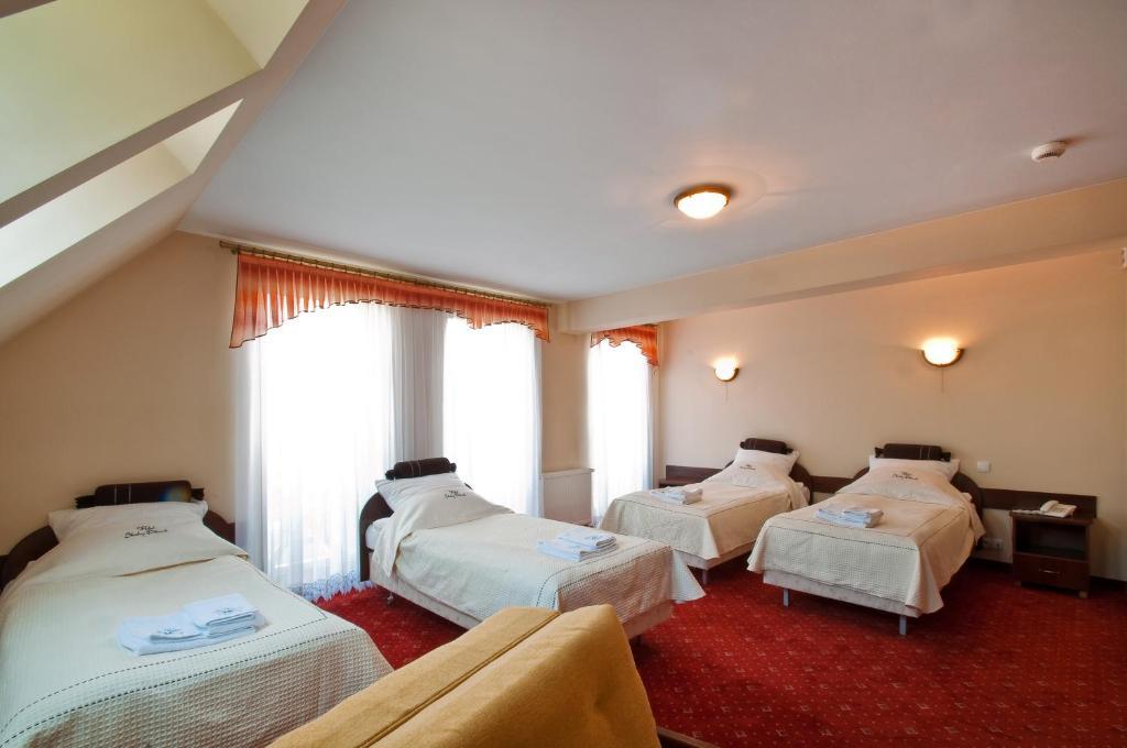 Skalny Dworek Neumarkt Zimmer foto