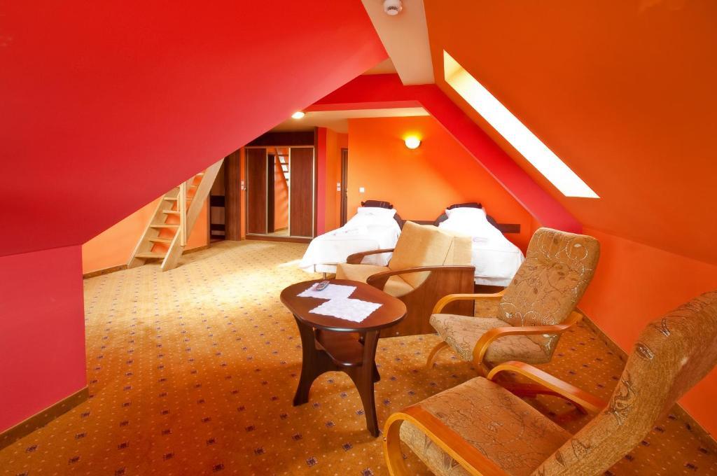 Skalny Dworek Neumarkt Zimmer foto